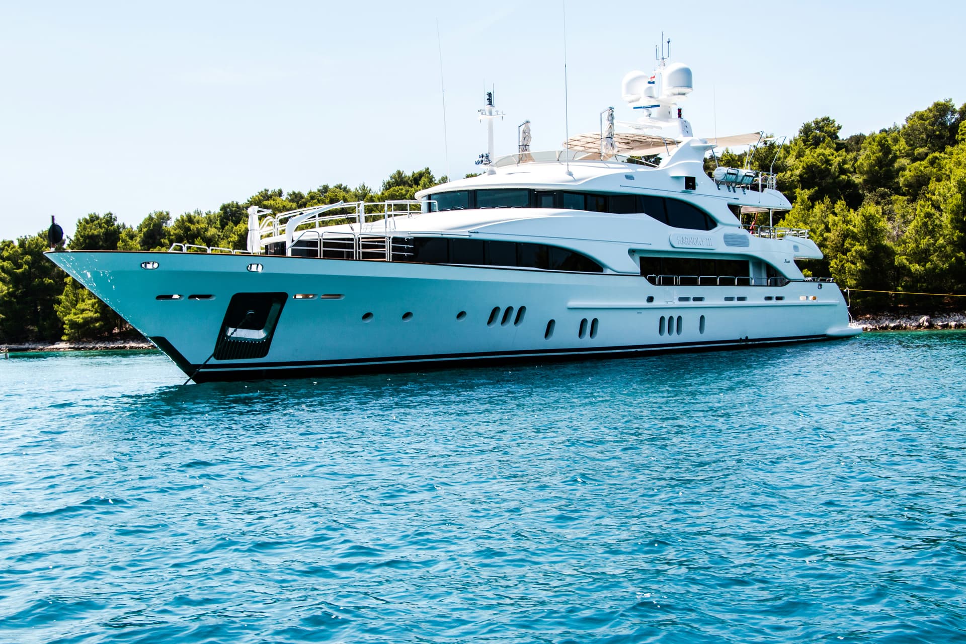 İstanbul Boğazı'nda özel yat kiralama — private yacht charter Bosphorus Istanbul