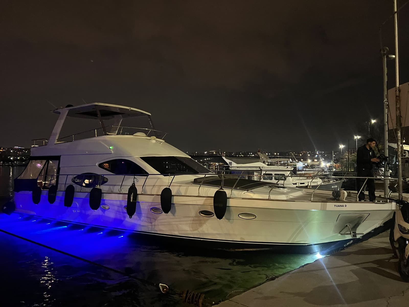Butik Yat · 10 Kişilik exterior view 2 — 10-guest boutique private yacht for Bosphorus charter