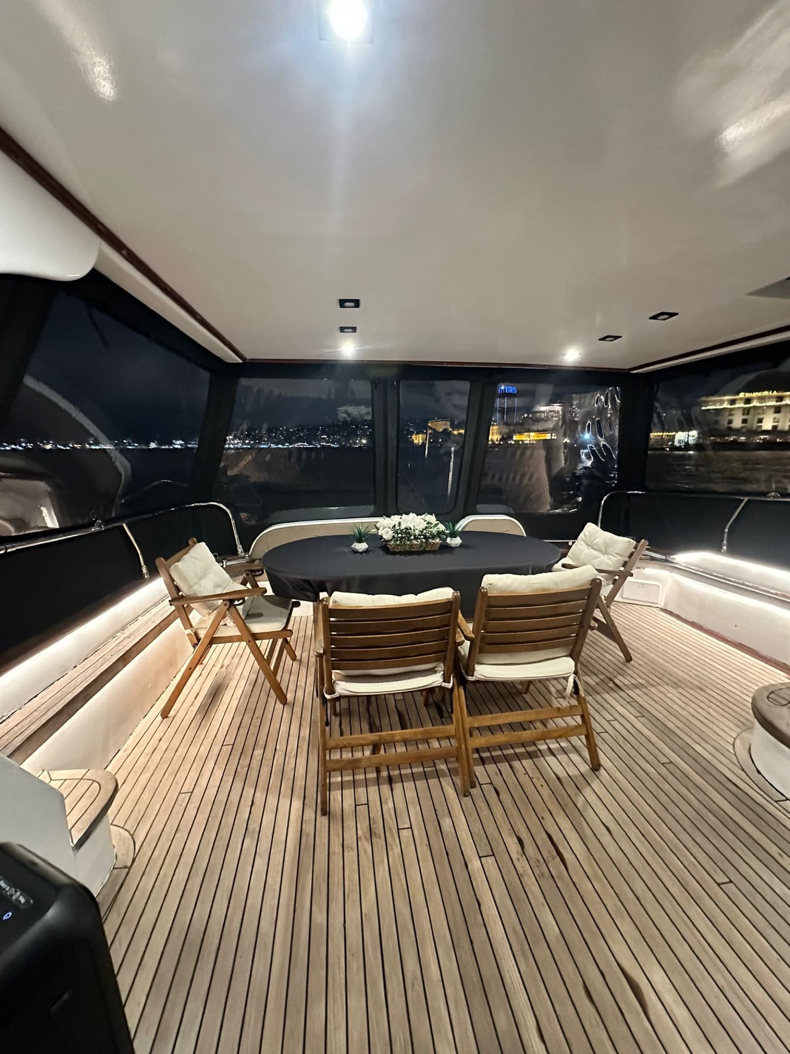 Butik Yat · 10 Kişilik interior view 2 — 10-guest boutique private yacht for Bosphorus charter