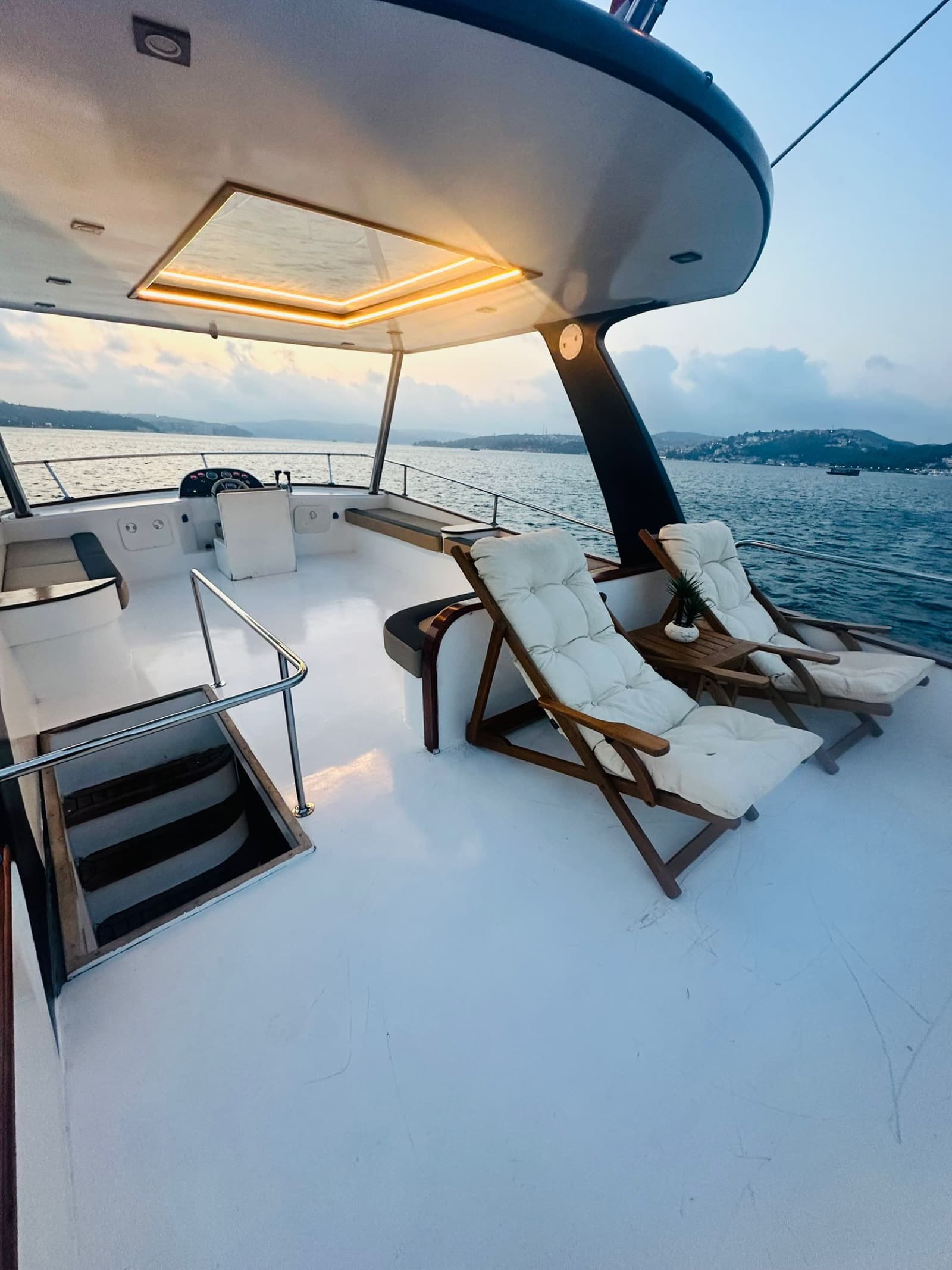 Butik Yat · 10 Kişilik interior view 3 — 10-guest boutique private yacht for Bosphorus charter