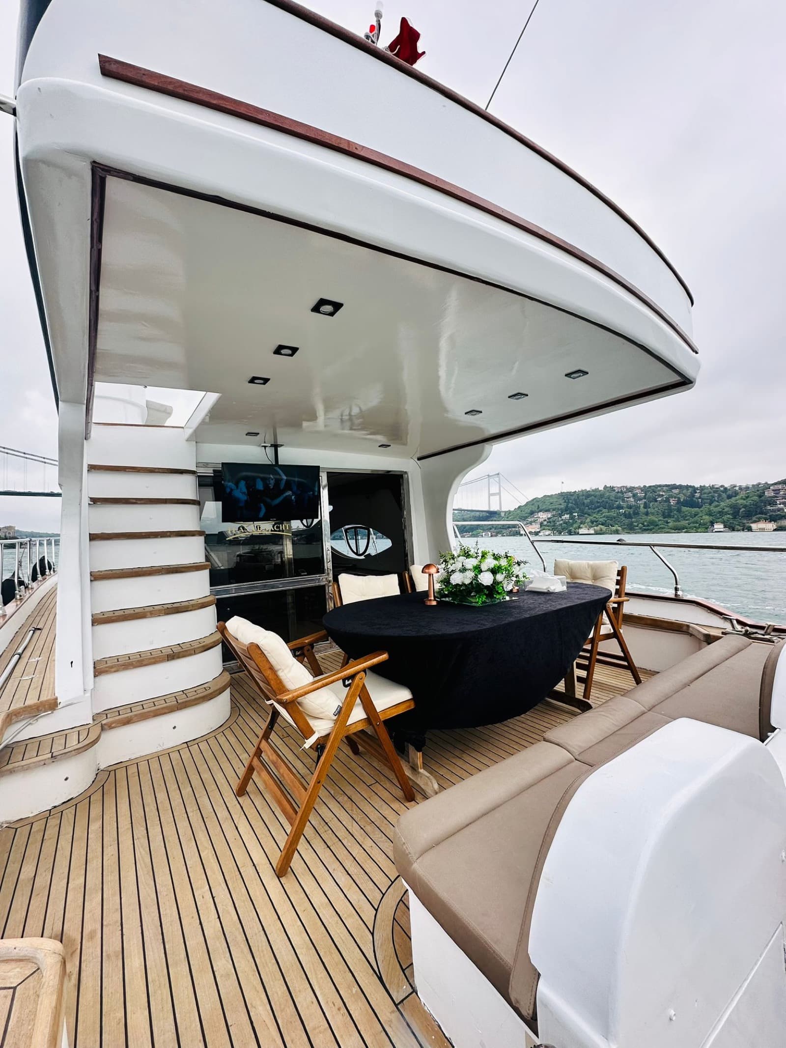 Butik Yat · 10 Kişilik interior view 7 — 10-guest boutique private yacht for Bosphorus charter