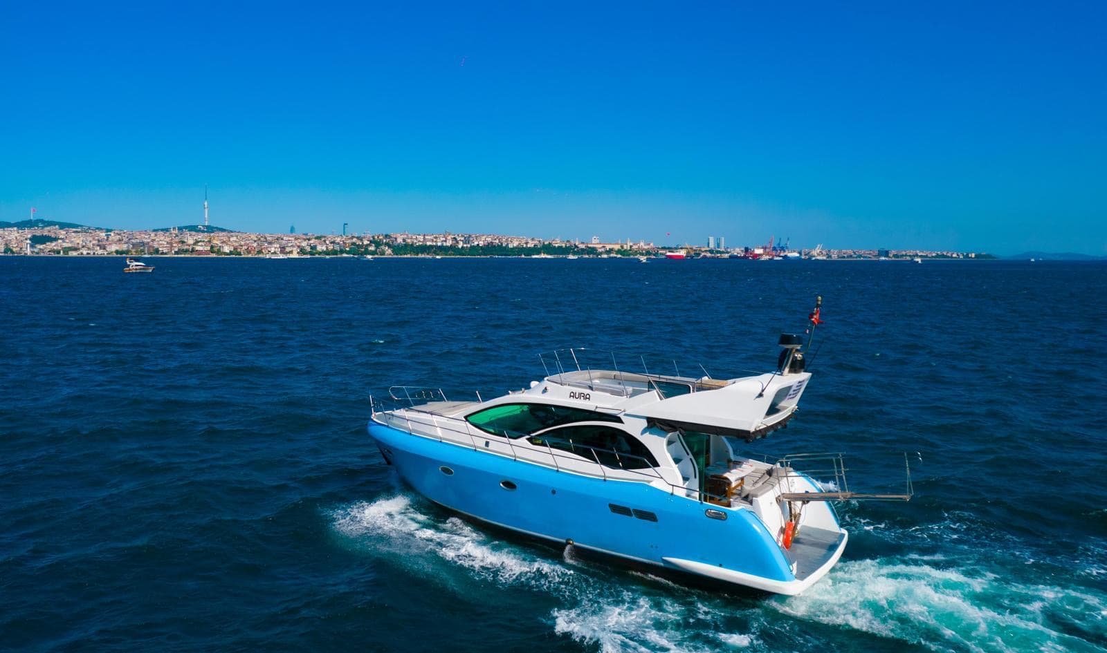 Premium-Yacht · 14 Gäste exterior view 3 — 14-guest premium private yacht for Bosphorus charter