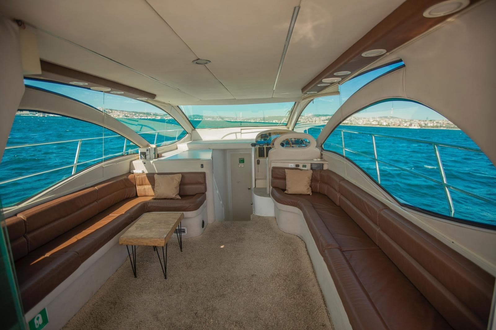 Premium-Yacht · 14 Gäste interior view 5 — 14-guest premium private yacht for Bosphorus charter
