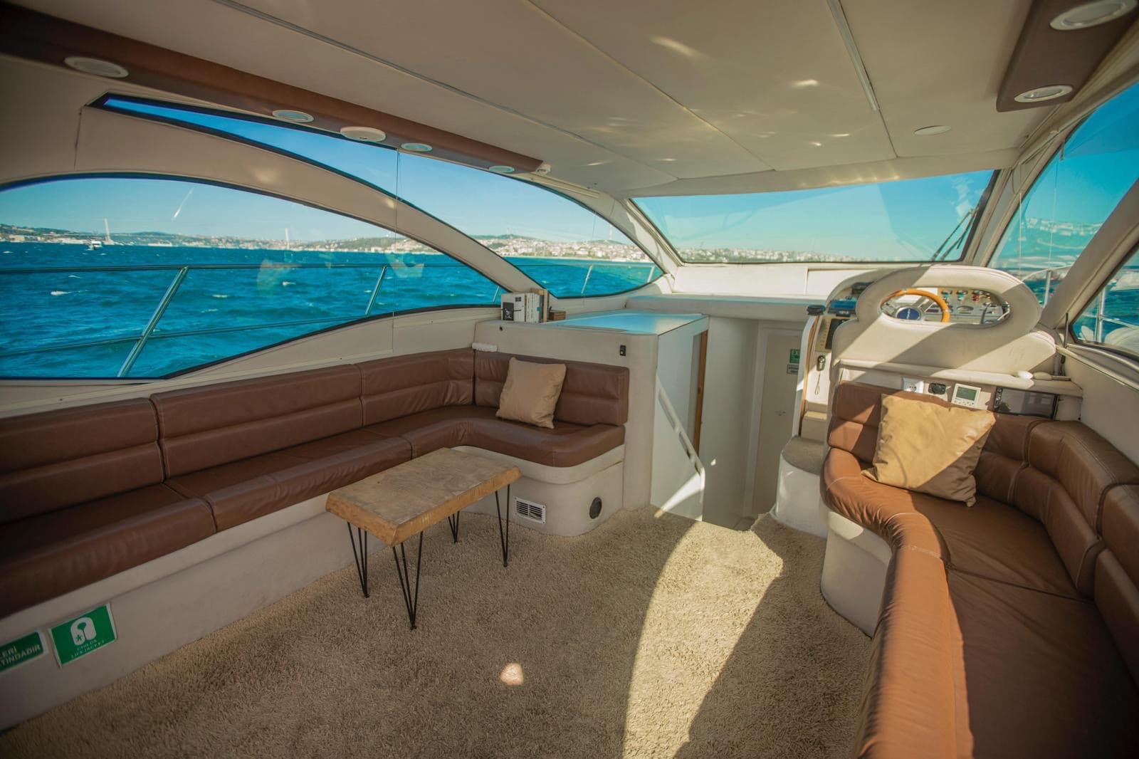 Premium-Yacht · 14 Gäste interior view 6 — 14-guest premium private yacht for Bosphorus charter