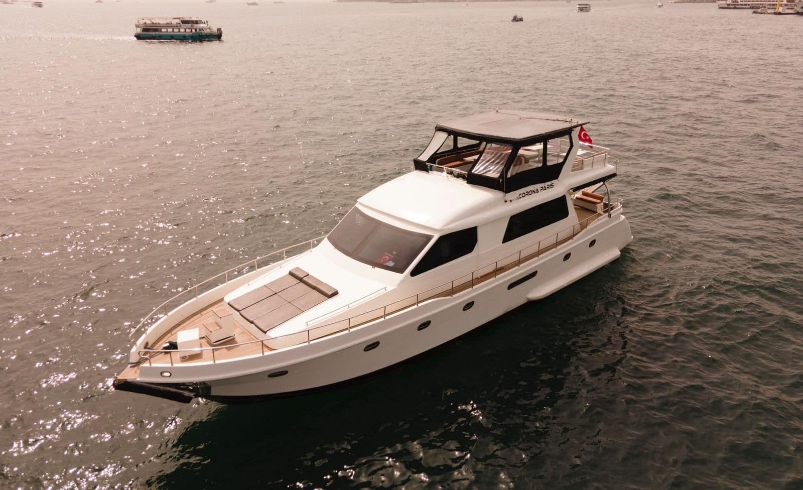 Gruppenyacht · 36 Gäste · Standard exterior view 5 — 36-guest mid-size charter yacht for Bosphorus group cruise