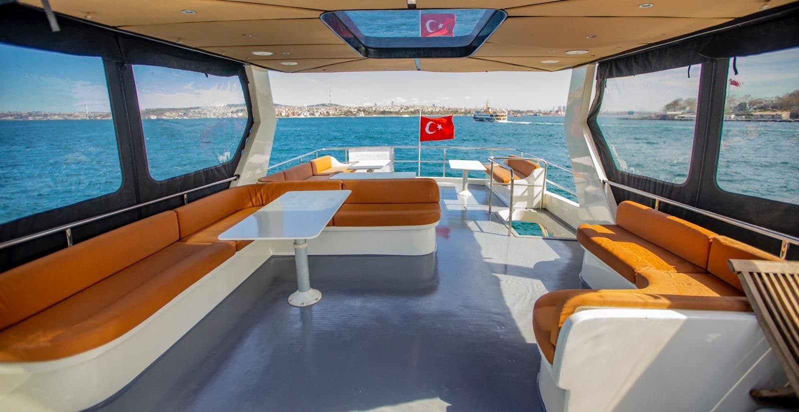 Gruppenyacht · 36 Gäste · Standard interior view 1 — 36-guest mid-size charter yacht for Bosphorus group cruise
