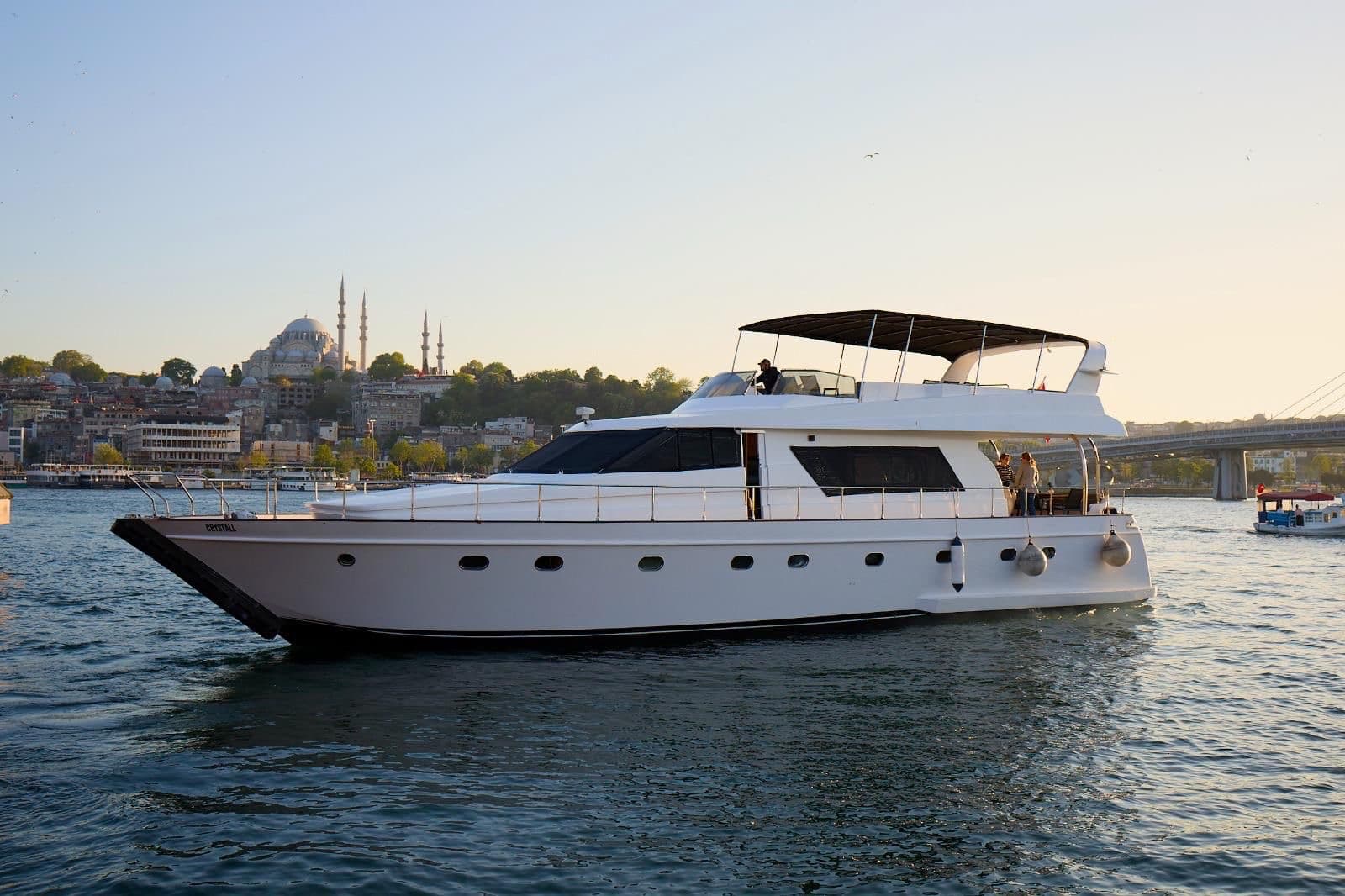 Grup Yatı · 36 Kişilik · Signature — 36-guest signature charter yacht for Bosphorus group cruise