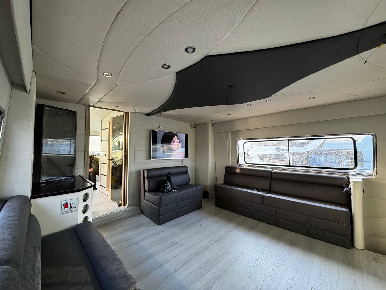 Grup Yatı · 36 Kişilik · Signature interior view 2 — 36-guest signature charter yacht for Bosphorus group cruise