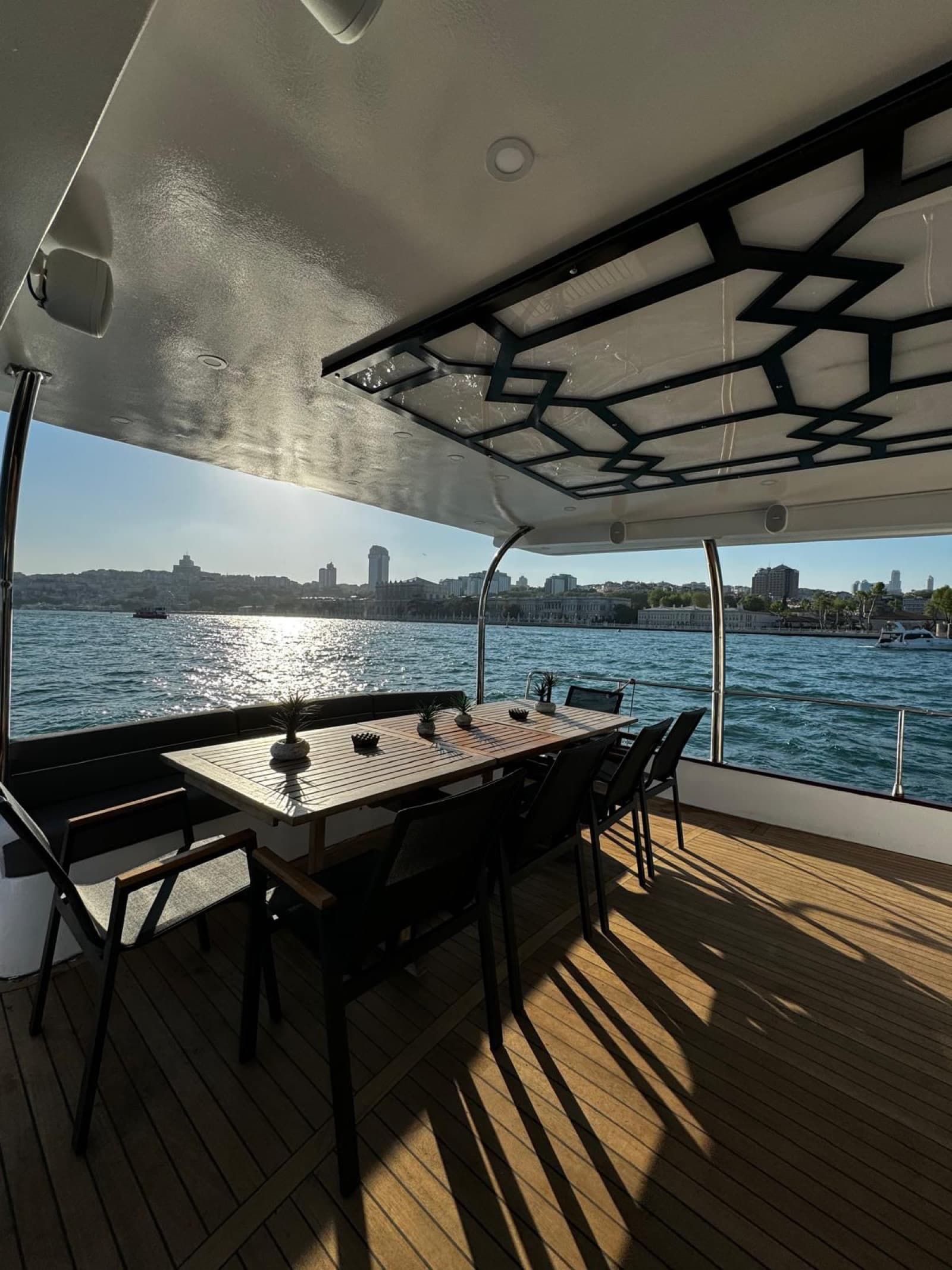 Grup Yatı · 36 Kişilik · Signature interior view 3 — 36-guest signature charter yacht for Bosphorus group cruise