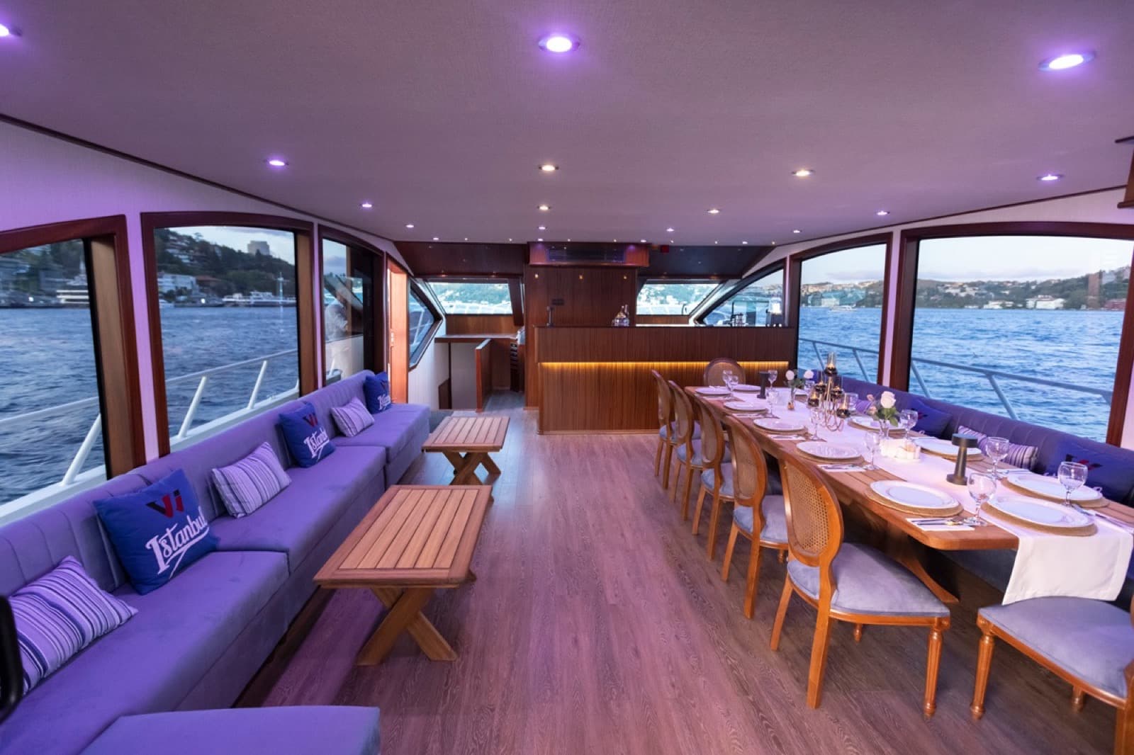 Event Jacht · 44 Gasten exterior view 3 — 44-guest event yacht for Bosphorus corporate and private events