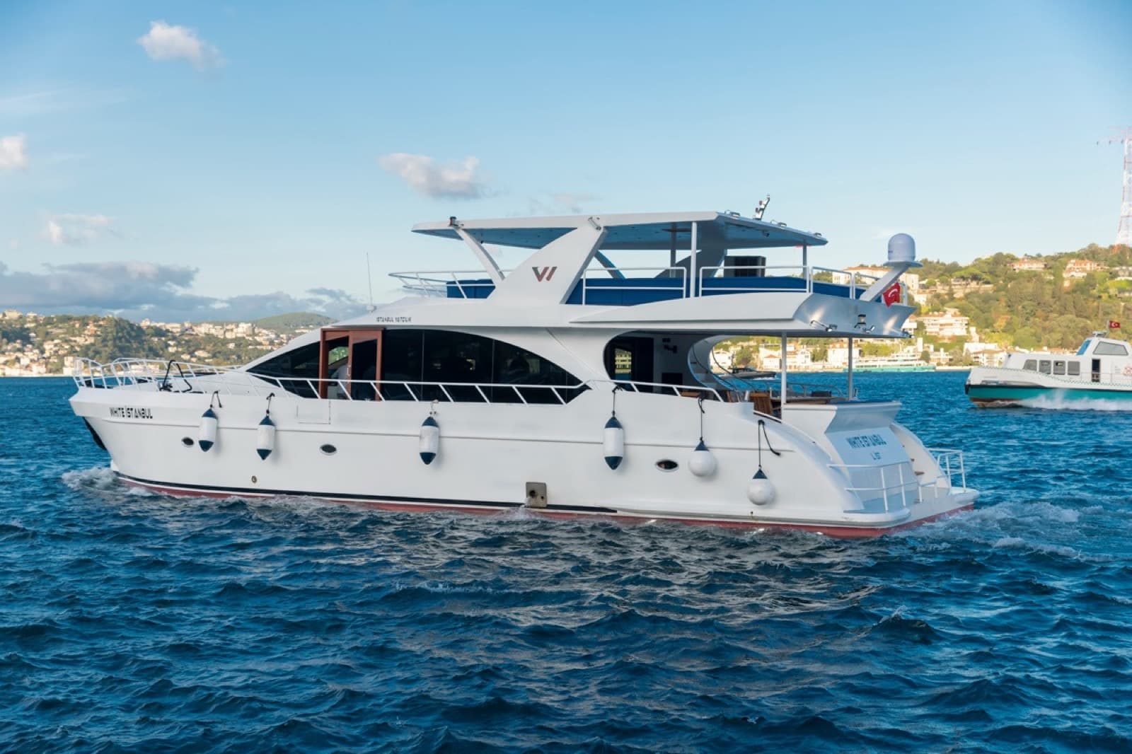 Event Jacht · 44 Gasten exterior view 6 — 44-guest event yacht for Bosphorus corporate and private events