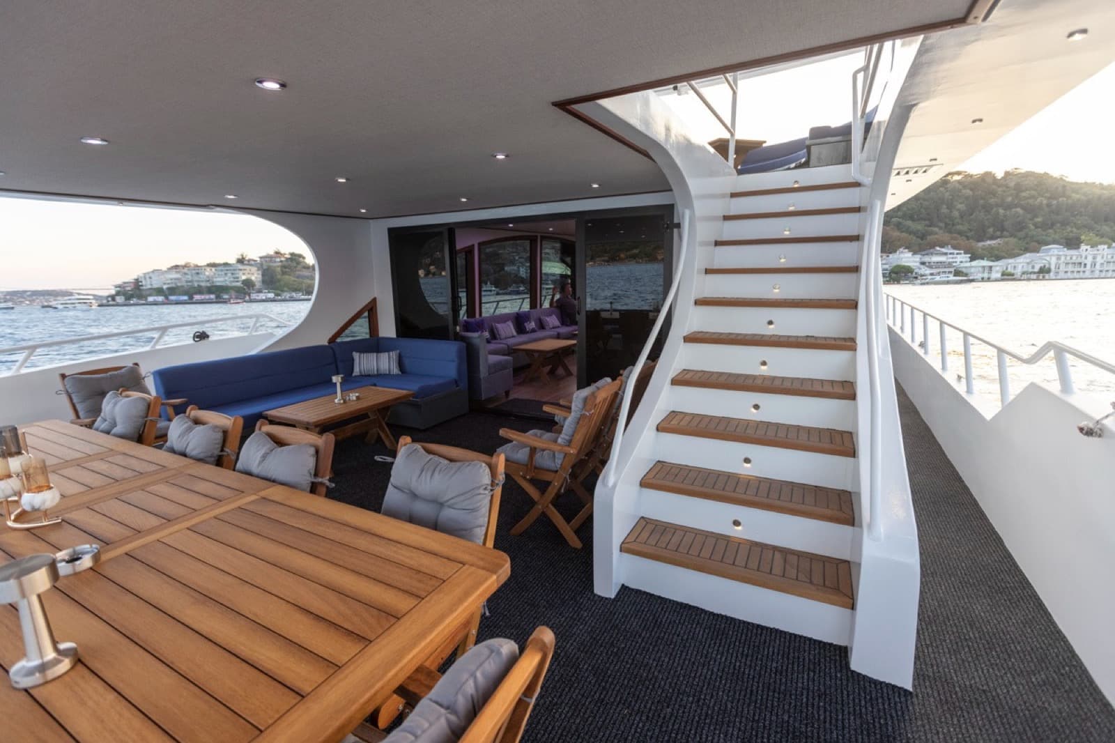 Event Jacht · 44 Gasten interior view 11 — 44-guest event yacht for Bosphorus corporate and private events
