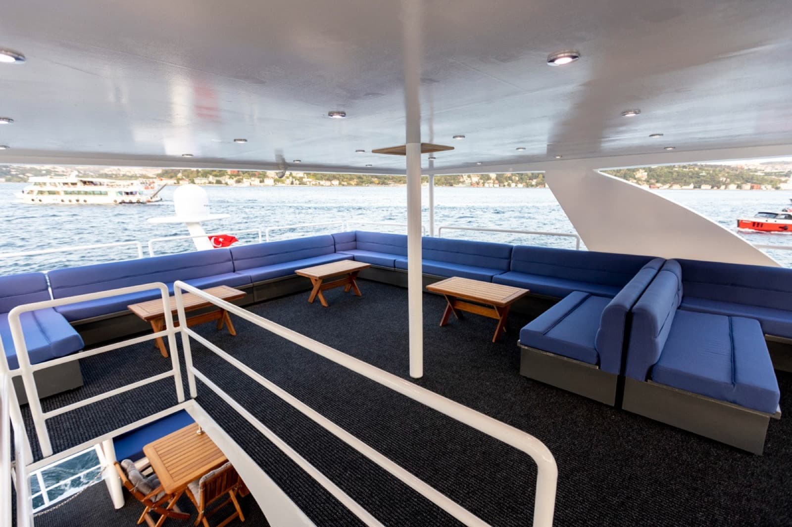 Event Jacht · 44 Gasten interior view 12 — 44-guest event yacht for Bosphorus corporate and private events