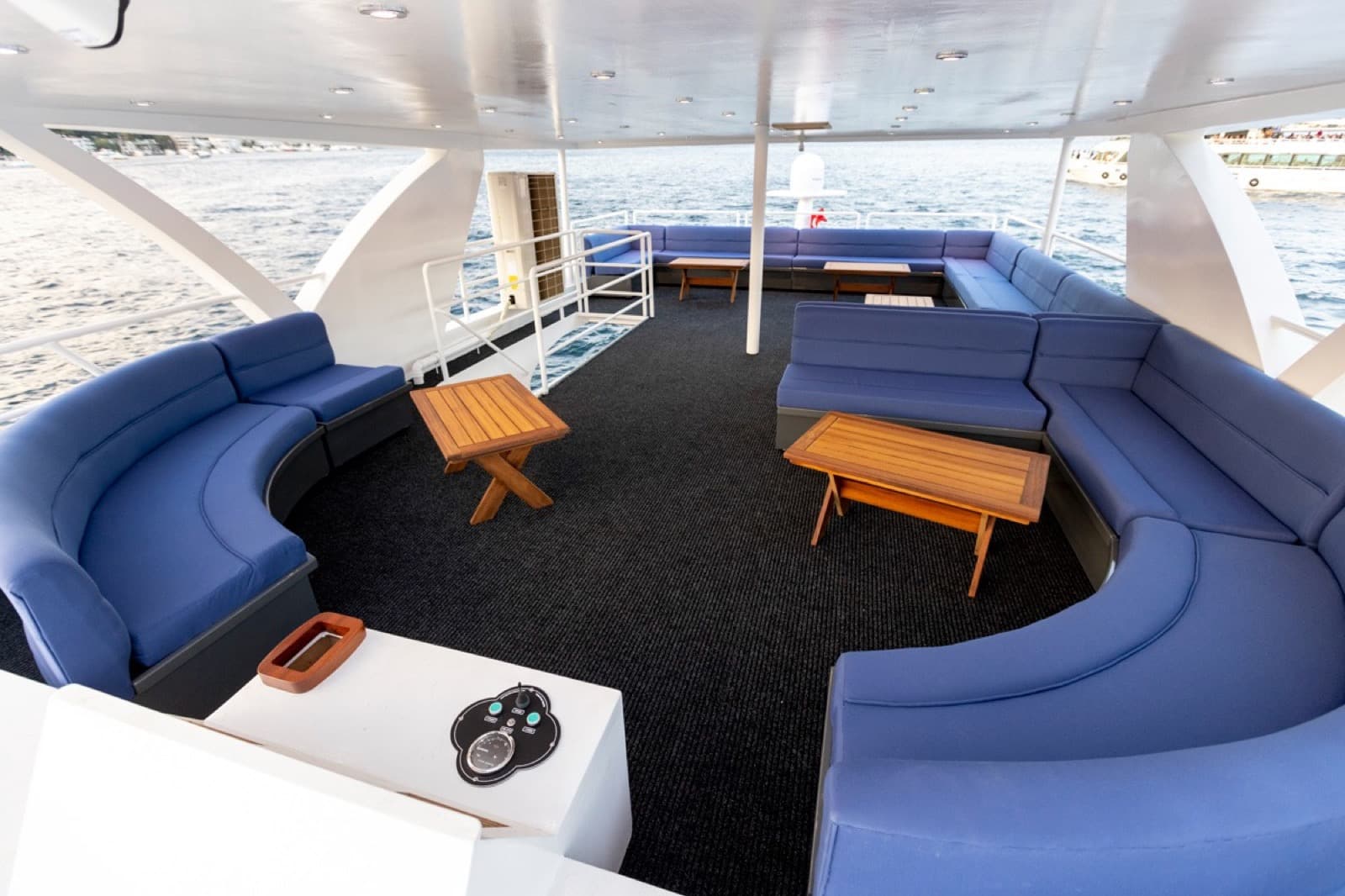 Event Jacht · 44 Gasten interior view 3 — 44-guest event yacht for Bosphorus corporate and private events