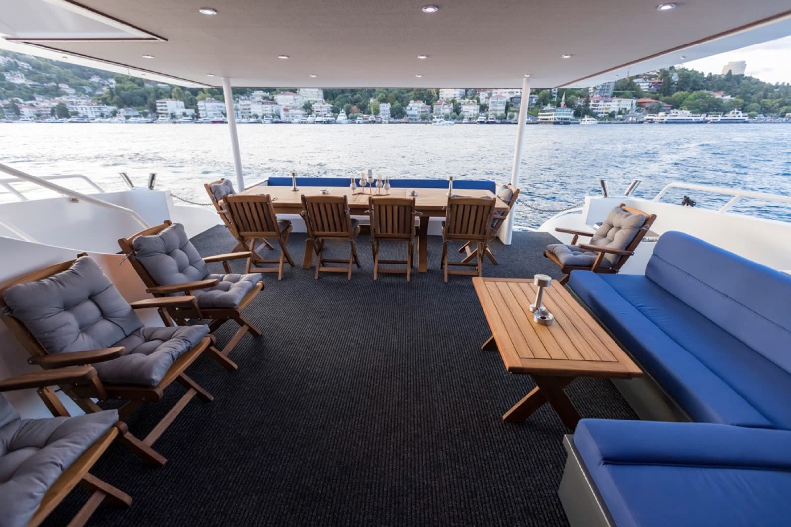 Event Jacht · 44 Gasten interior view 5 — 44-guest event yacht for Bosphorus corporate and private events
