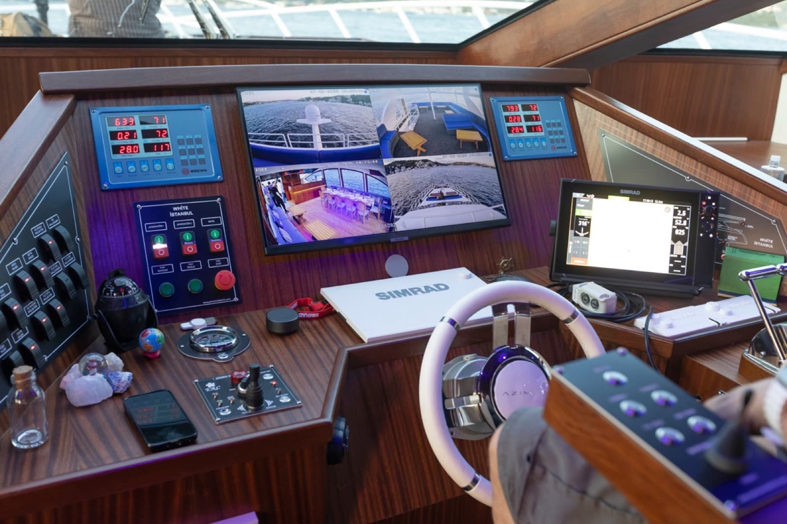 Event Jacht · 44 Gasten interior view 6 — 44-guest event yacht for Bosphorus corporate and private events