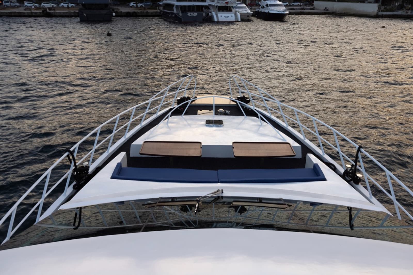 Event Jacht · 44 Gasten interior view 7 — 44-guest event yacht for Bosphorus corporate and private events
