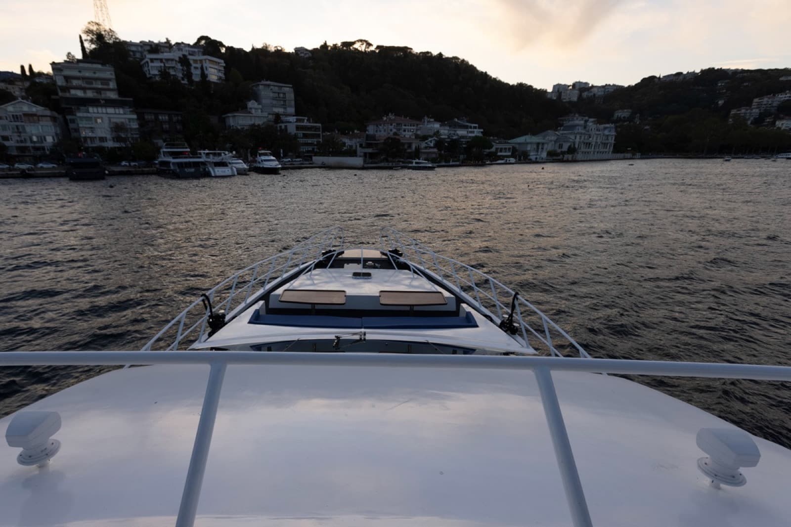 Event Jacht · 44 Gasten interior view 9 — 44-guest event yacht for Bosphorus corporate and private events