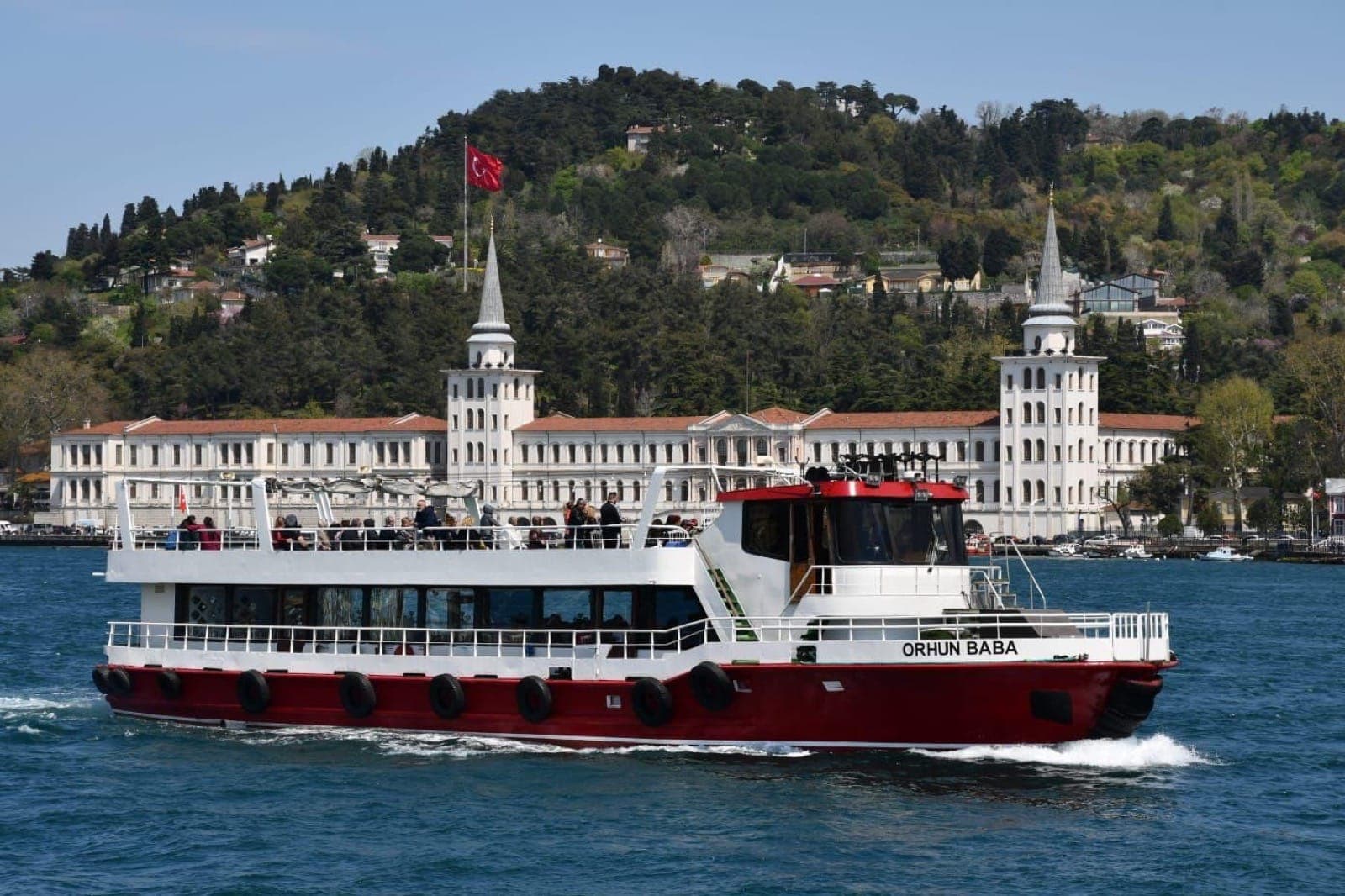 Yacht Méga-Événement · 150 Invités — 150-guest mega event yacht for Bosphorus large gatherings