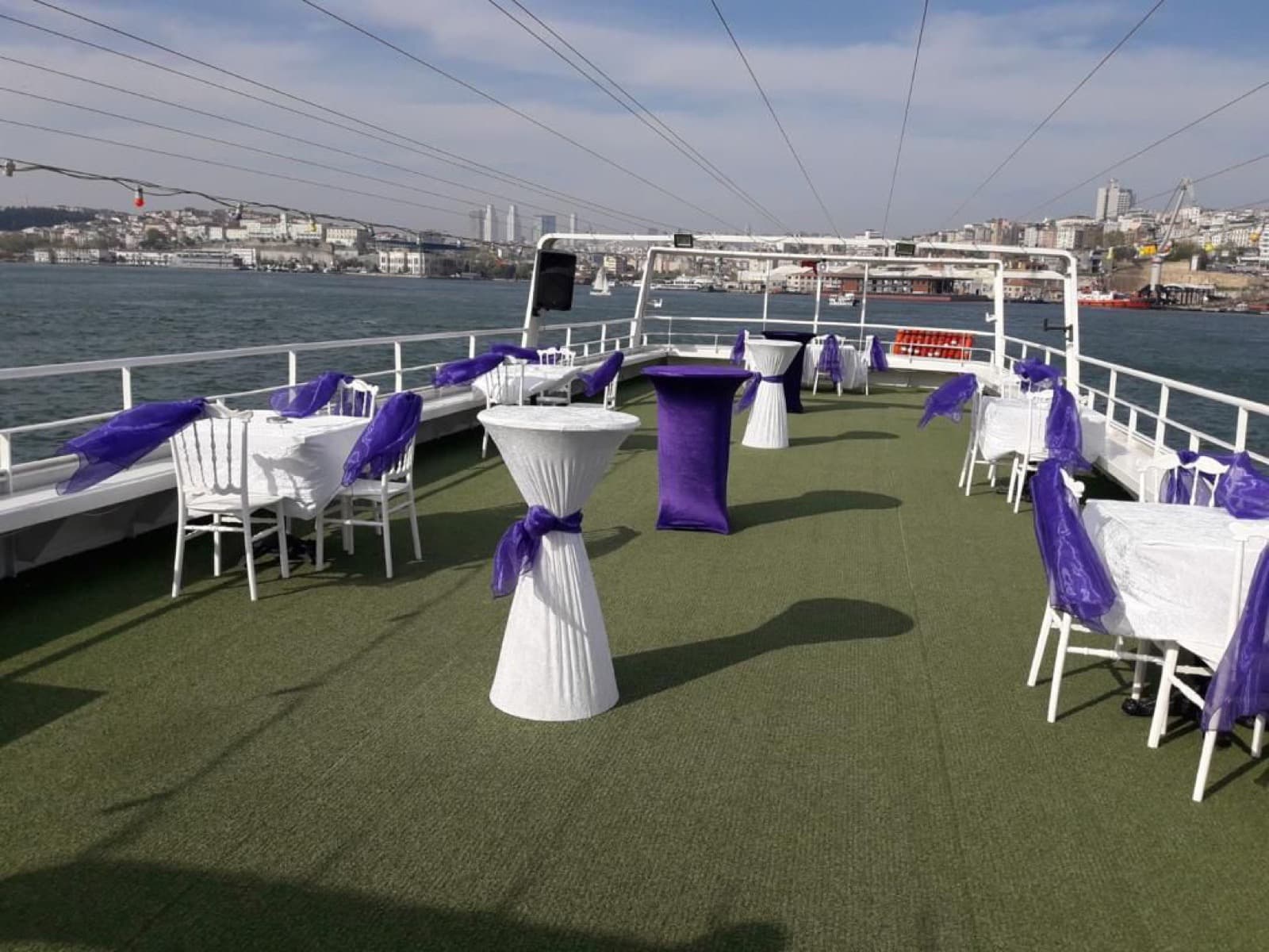 Mega Etkinlik Yatı · 150 Kişilik interior view 1 — 150-guest mega event yacht for Bosphorus large gatherings