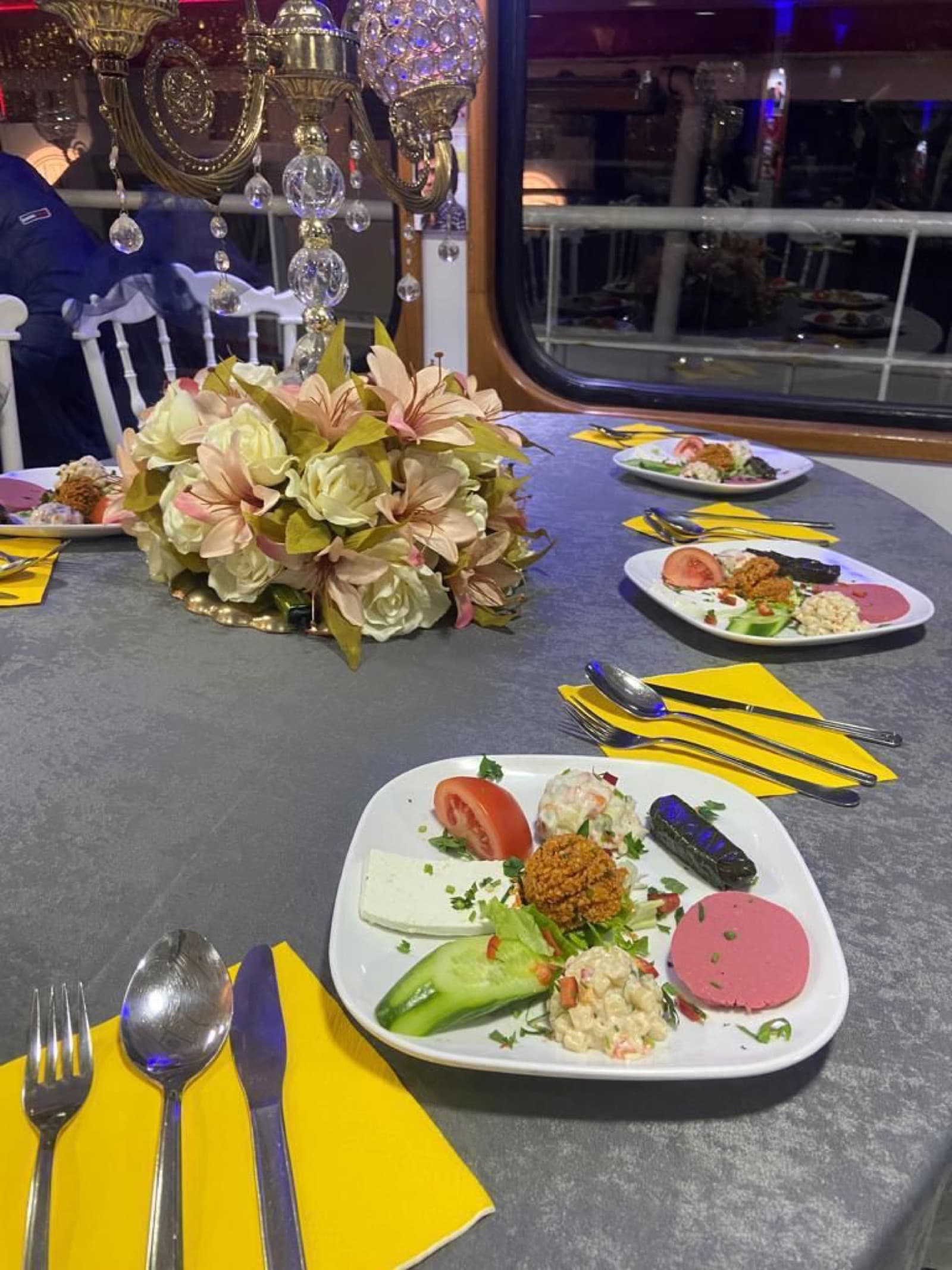 Mega Etkinlik Yatı · 150 Kişilik interior view 2 — 150-guest mega event yacht for Bosphorus large gatherings