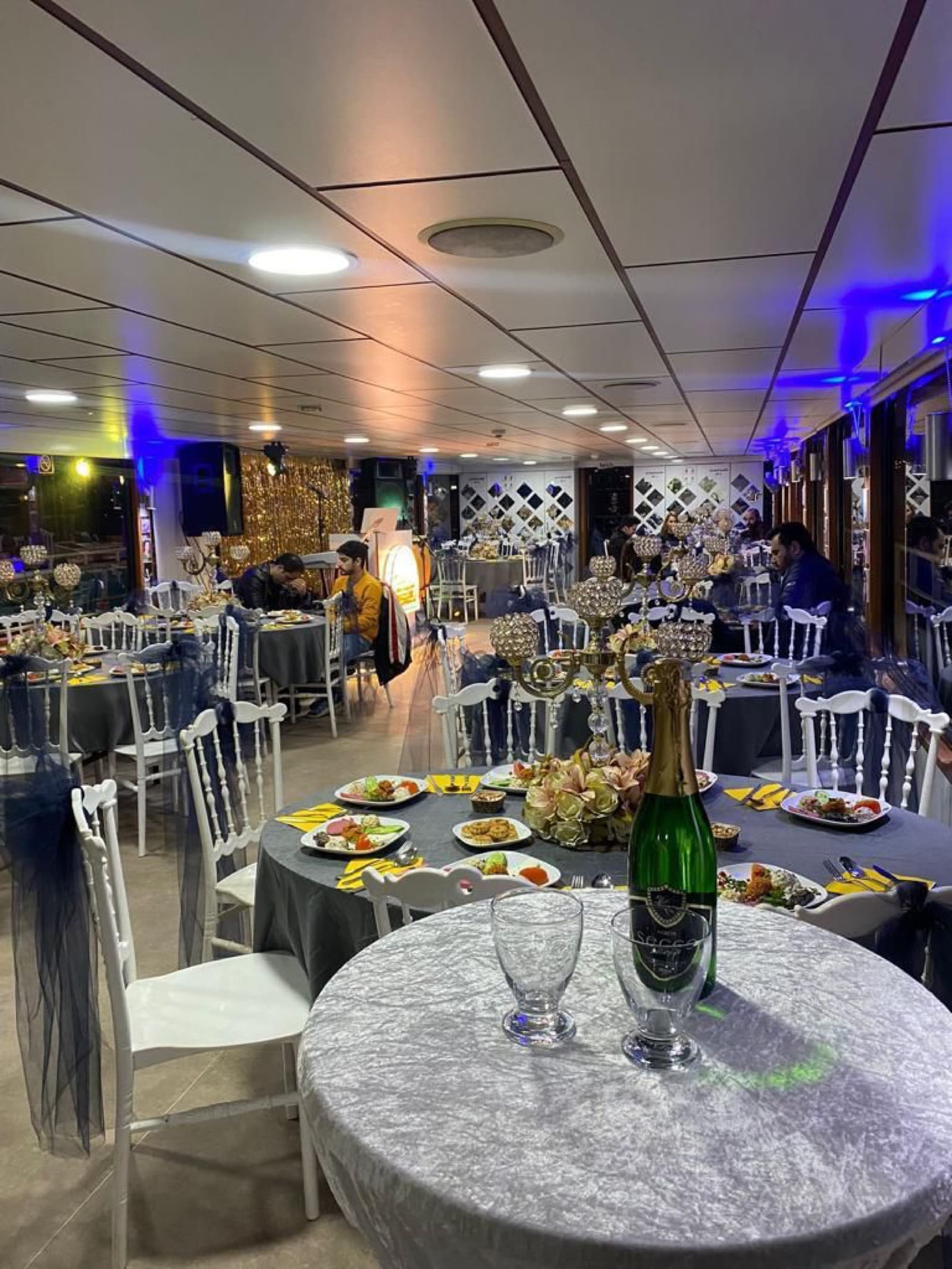 Mega Etkinlik Yatı · 150 Kişilik interior view 3 — 150-guest mega event yacht for Bosphorus large gatherings
