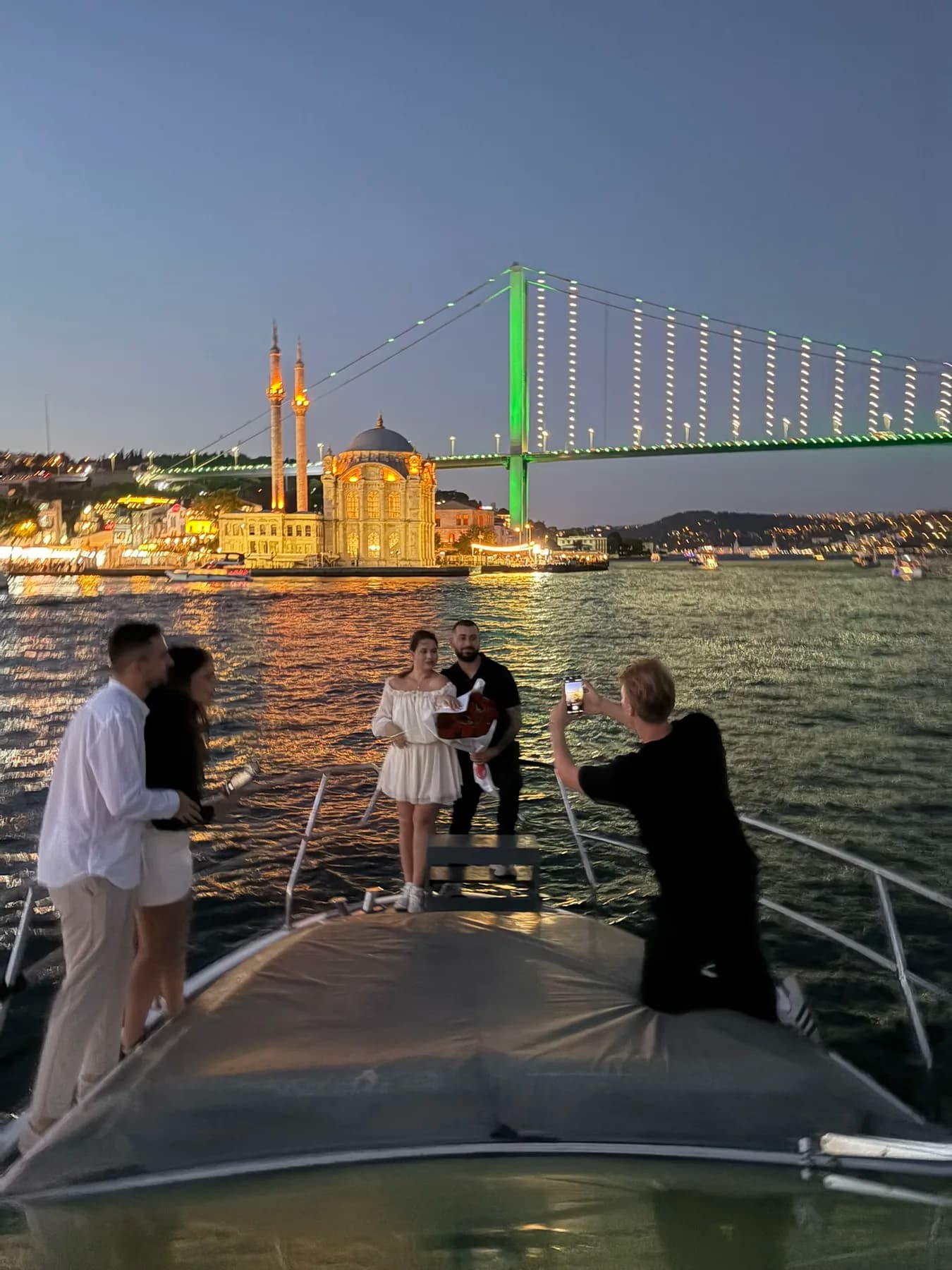 Real proposal moments on the Bosphorus — real guest moment 1