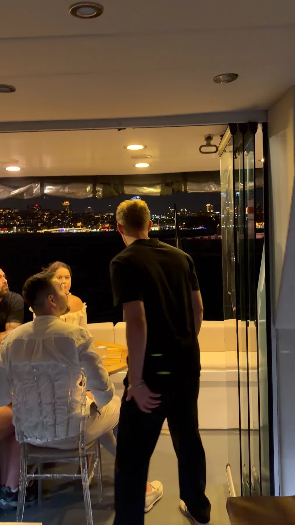 Real proposal moments on the Bosphorus — real guest moment 5