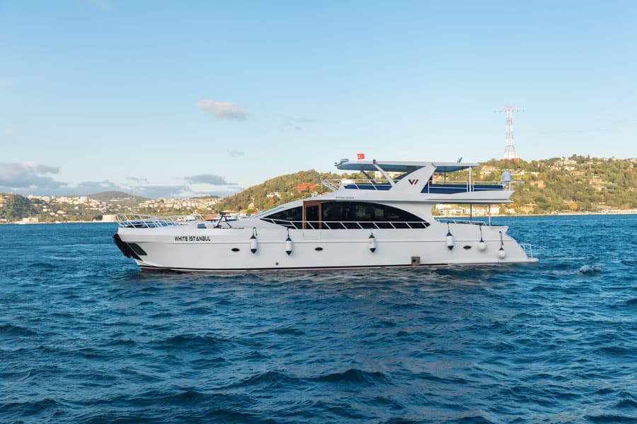 Private Bosphorus Lunch Yacht Cruise — Bosphorus tour in Istanbul