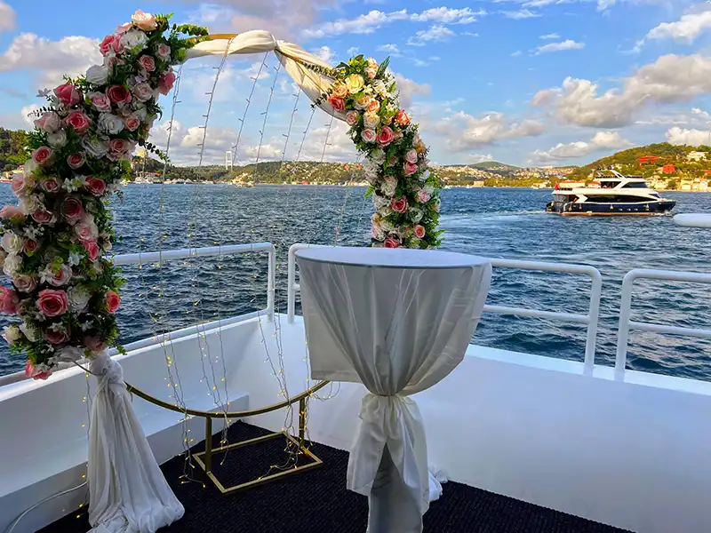 Wedding Anniversary on Yacht — Bosphorus tour in Istanbul
